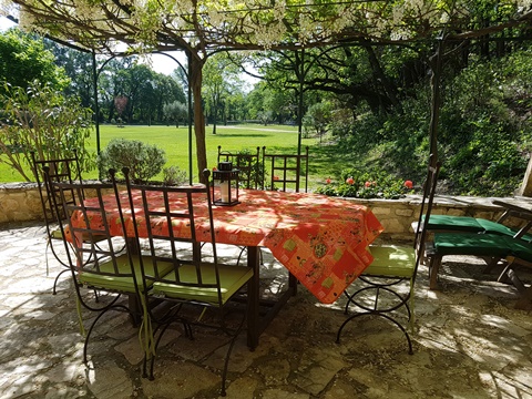 une vue imprenable sur notre parc depuis la terrasse de la villa La Bergerie au Moulin de la Roque, Saint-Remy-de-Provence